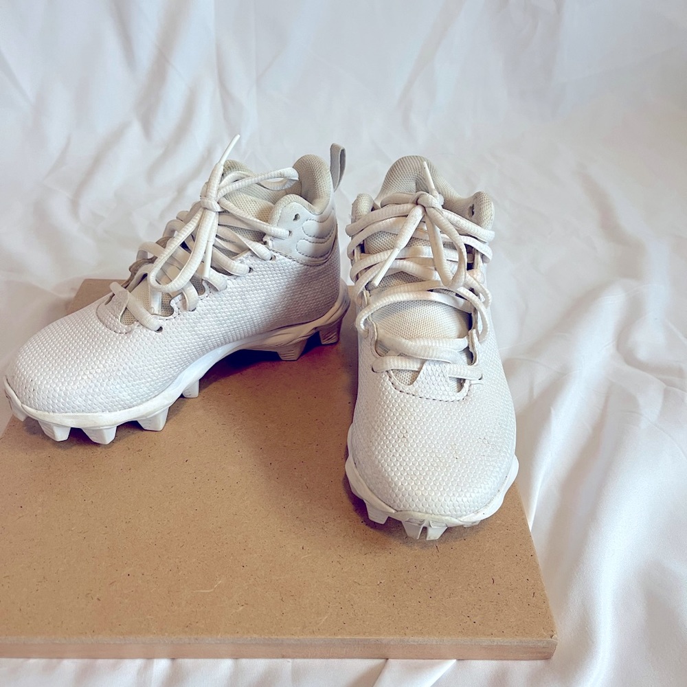 Kids football cleats